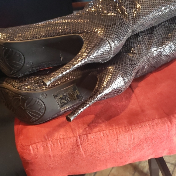 Peek Toe Lace up Snake skin boots - Picture 9 of 11